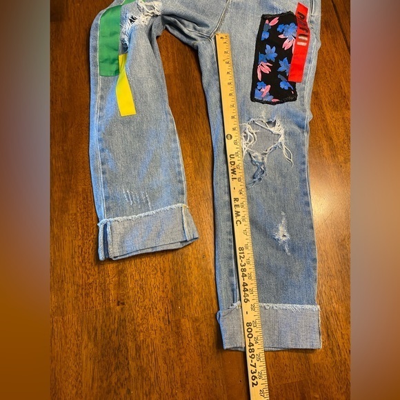 Fiona Chen patched distressed cropped jeans.  Size small ‎ - Picture 8 of 14
